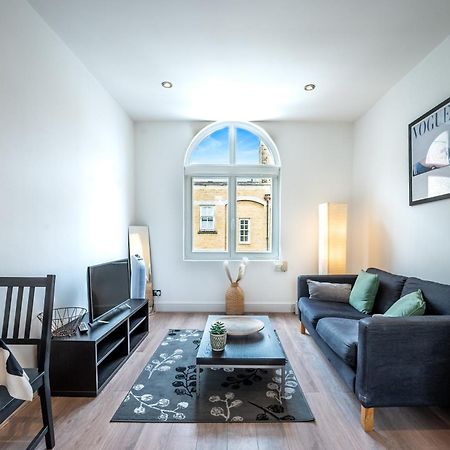 ロンドンOne-Bed Flat, Kensington, Bank Payment To The Host Within 24H From The Reservationアパートメント エクステリア 写真